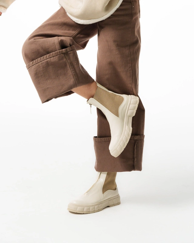 نیم بوت زنانه استرادیواریوس مدل Stradivarius Flat Ankle Boots - BTCr86